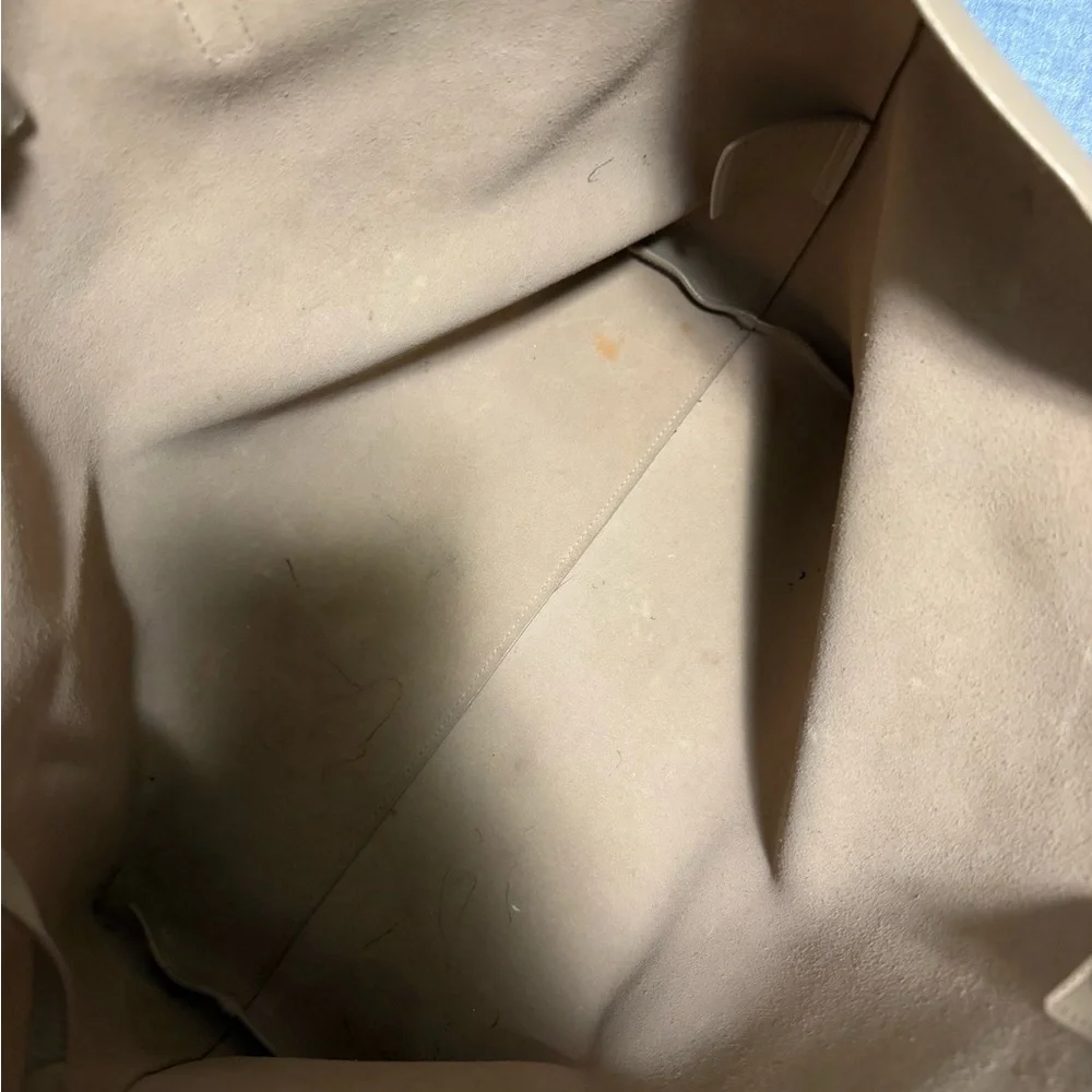 Shopping Saint Laurent in Dark Biege - Picture 5 of 12